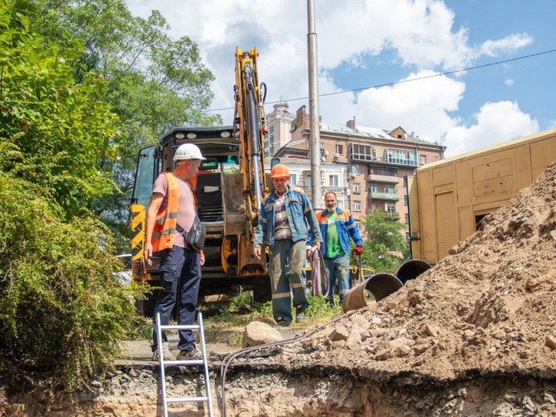 На Лук’янівці комунальники відремонтували частину трубопроводу, якому майже 50 років тому