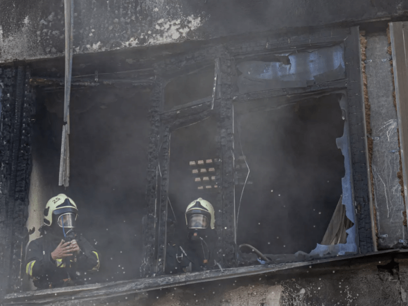 Рятувальники показали наслідки пожежі у бізнес-центрі на Почайній