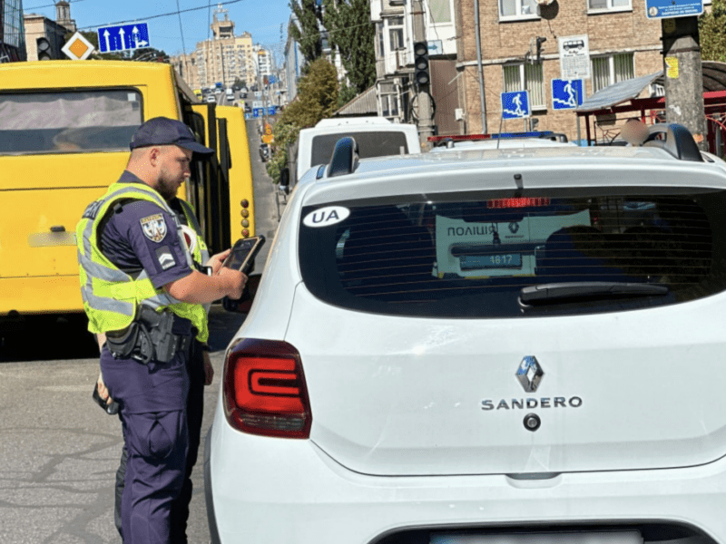 Який штраф загрожує водіям за виїзд на смугу для громадського транспорту