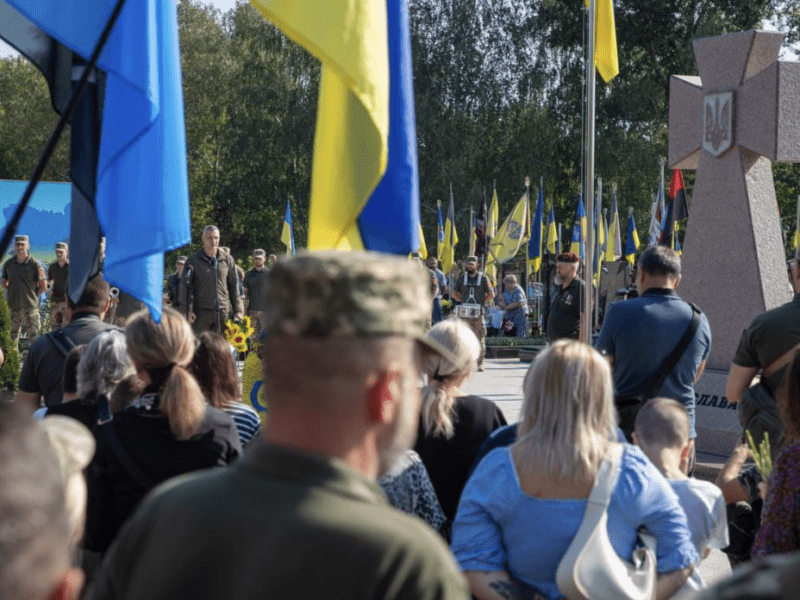 Меморіальний монумент загиблим киянам відкрили на Лісовому кладовищі