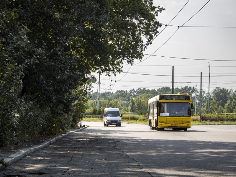 Низка столичних автобусів і тролейбус № 34 змінять маршрути на вихідних – схеми