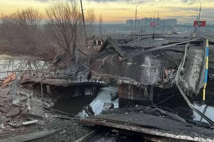 При відбудові підірваних мостів на Київщині дорожники “малювали” суми зі стелі – розслідування