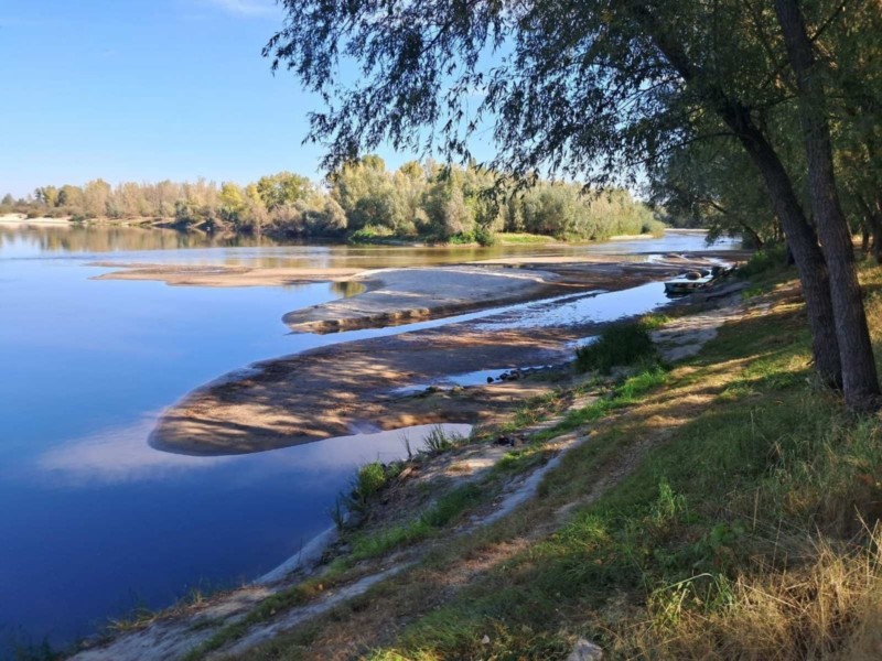 На Десні зафіксовано рекордно низький рівень води, а в Дніпрі – зниження температури