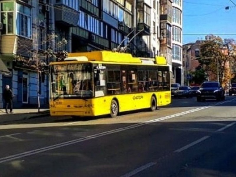 Тролейбуси від залізничного вокзалу ходять зі змінами маршруту та графіку – деталі