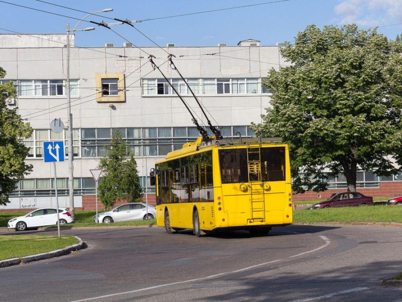 Низка тролейбусів і трамваїв міняють маршрути з 25 вересня