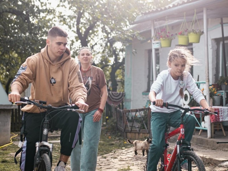 Київські волонтери придбали п’ять будинків в передмісті для переселенців