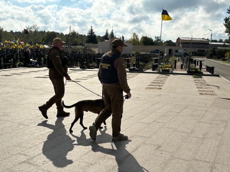 У столичних муніципалів з’явились чотирилапі помічники