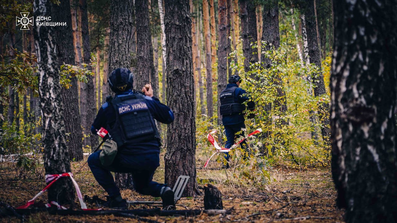 Розмінування Київщини: сапери вже обстежили десятки тисяч гектарів землі і акваторії