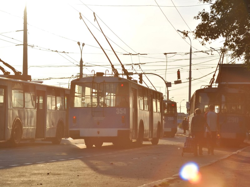 У Києві масово затримується громадський транспорт: розраховуйте час