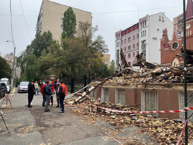 У Києві продовжують руйнувати історичну садибу Зеленських попри заборону