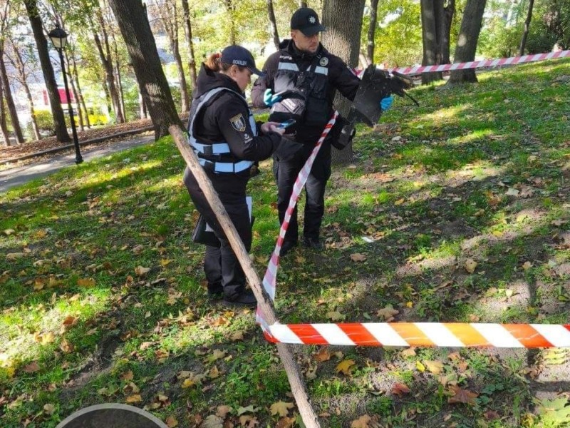 Уламки ворожого дрона виявили в центрі Києва