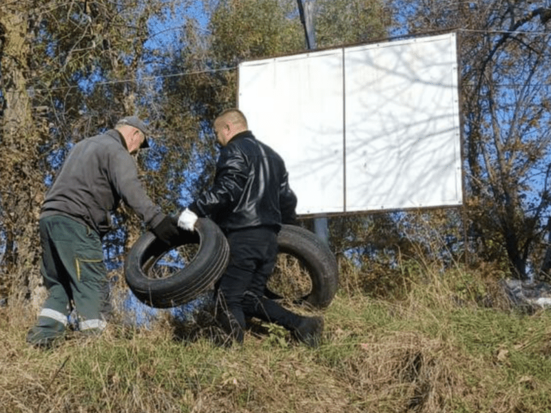 Гума – більше не прикраса: з Дарниці вивозять вживані автошини