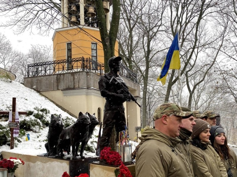 Пам’ятник легендарному Дмитру Коцюбайлу відкрили на Аскольдовій могилі