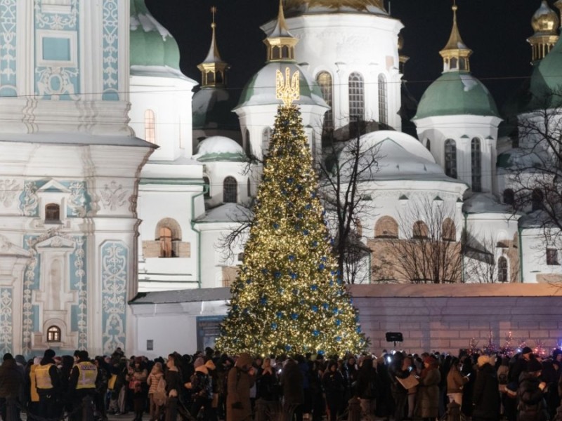 Новорічні свята у Києві: ялинка під питанням, а святкування переїжджають до закладів культури