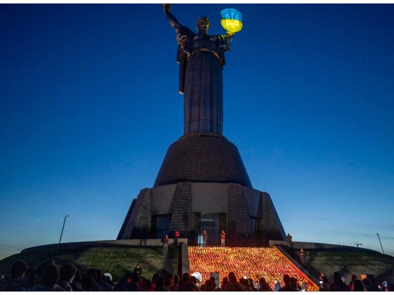 Київ та Ірпінь запалили 1000 свічок на тисячний день кривавої російської війни