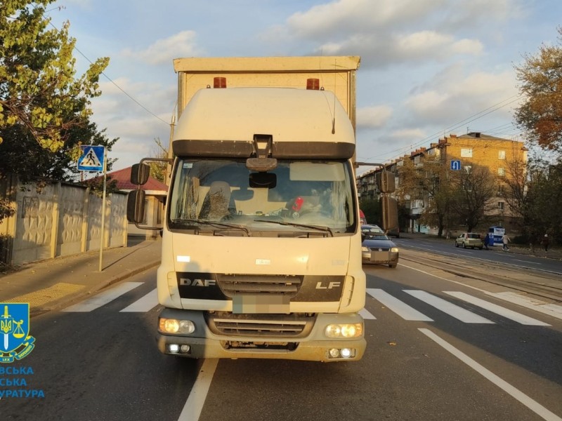 Трагедія на пішохідному переході: водій вантажівки збив жінку на смерть