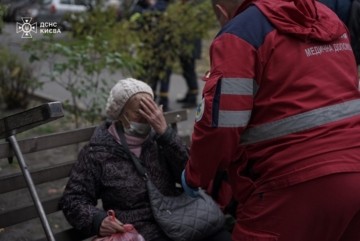 Якщо поруч влучання, вибух чи горіли авто, закривайте обличчя маскою – це убезпечить здоров’я