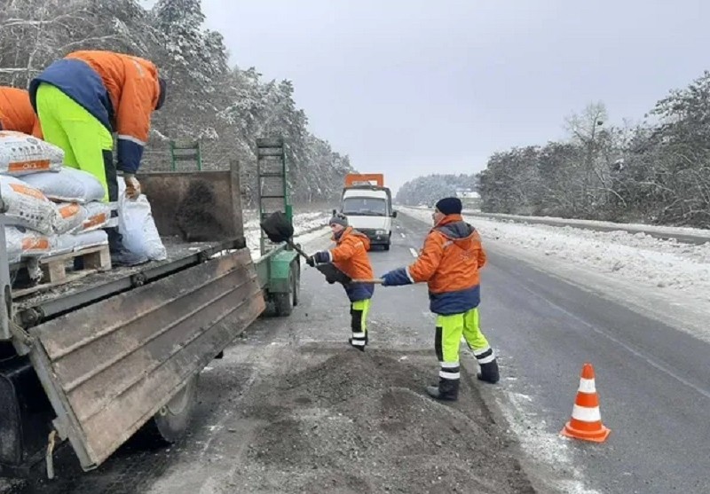 На Київщині продовжують боротися з наслідками негоди