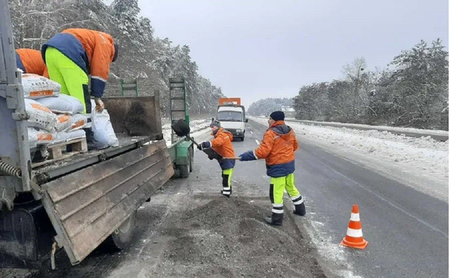 На Київщині продовжують боротися з наслідками негоди