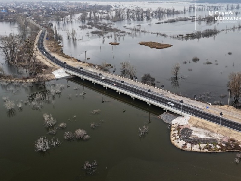 У Вишгородському районі відкрили рух відбудованим мостом через річку Ірпінь