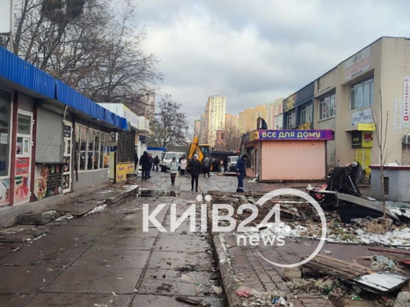 В Оболонському районі демонтують кіоски без дозволів