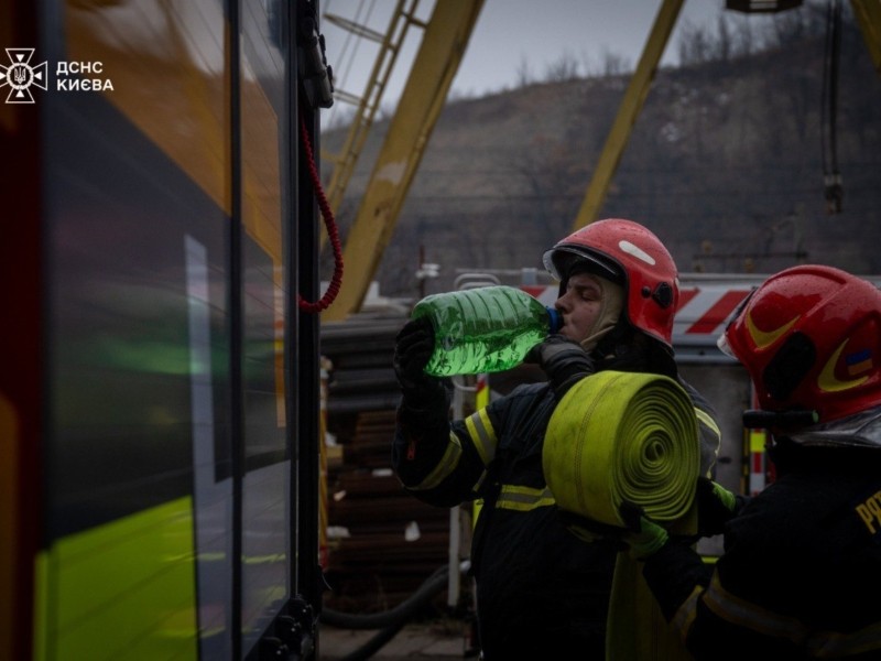 У Києві ліквідували пожежу в офісній будівлі