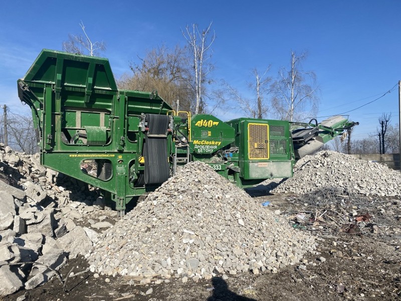 На Київщині будують дороги з переробленого будівельного сміття