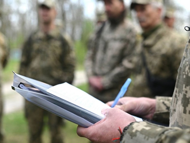 У Києві чоловіка оштрафували за нецензурну лайку під час перевірки у ТЦК