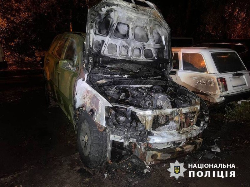 У Києві затримали підозрюваних у підпалах військових авто та відділень «Укрпошти»