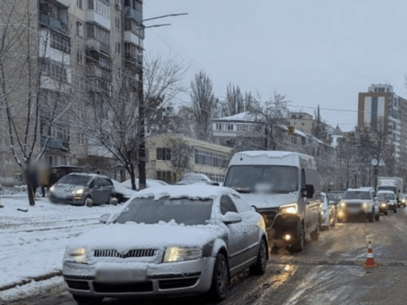 Київ стоїть у заторах: які ділянки краще об’їжджати