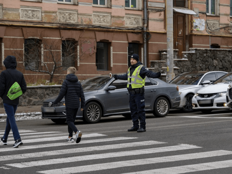 Чи добре ви знаєте ПДР: киянам нагадали жести регулювальника