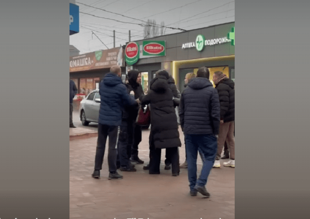 Бусифікація на ірпінському вокзалі: у соцмережах з’явилось відео із затриманням чоловіка