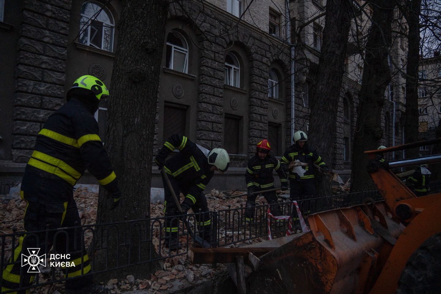 У Києві завершили розбір завалів після атаки дронів на Печерський район: є загиблі та постраждалі