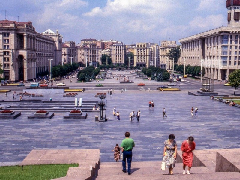 Майдан без “Глобусу” і блакить Михайлівського: кілька архівних фото Києва 1989 року