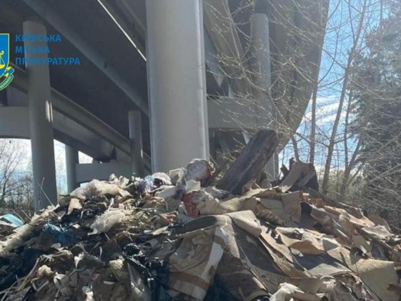 Генпідрядника будівництва Подільського мосту судитимуть за засмічення Труханового острова