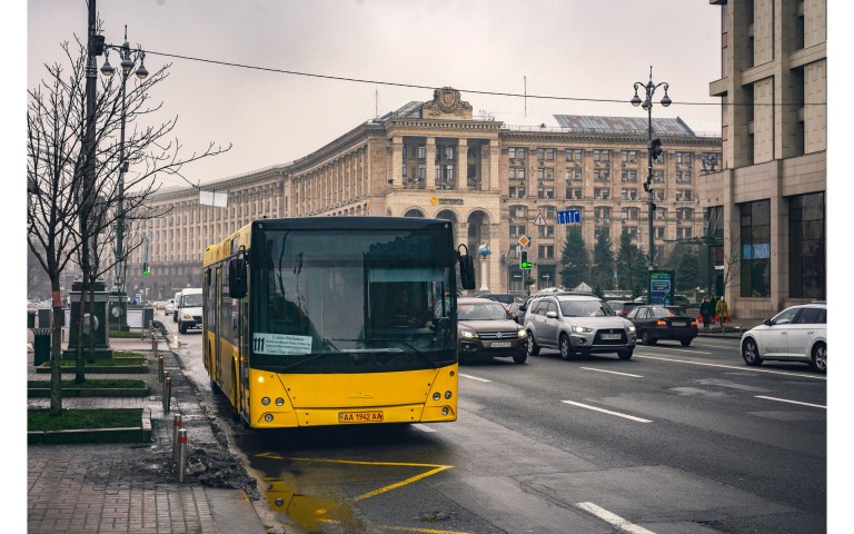 Міську владу закликають облаштувати на Хрещатику смуги для громадського транспорту