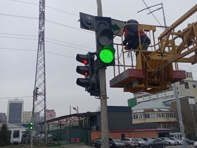 На жвавому перехресті у Дарницькому районі з’явився регульований перехід