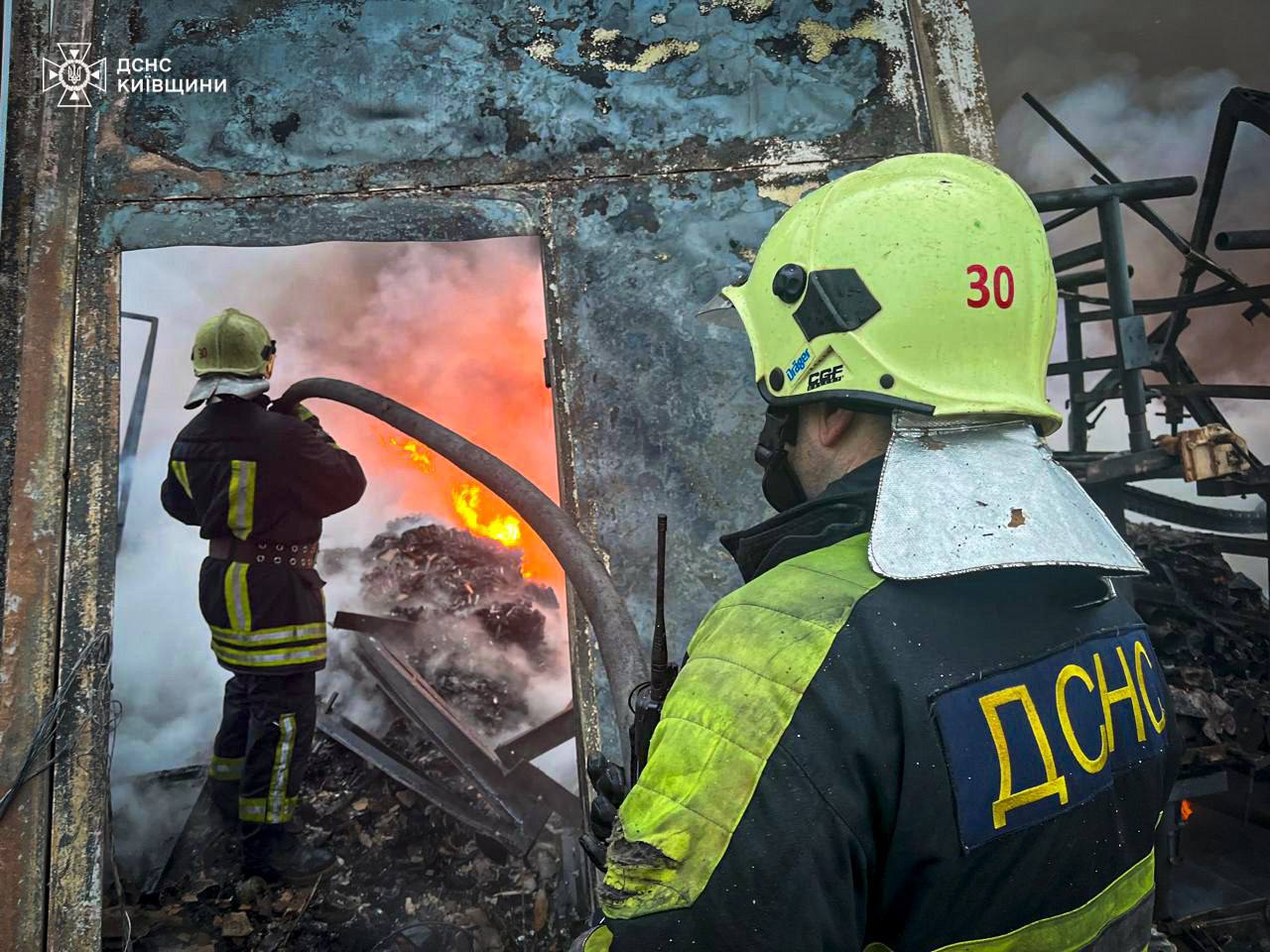 У Фастівському районі горить центр управління відходами: триває ліквідація пожежі