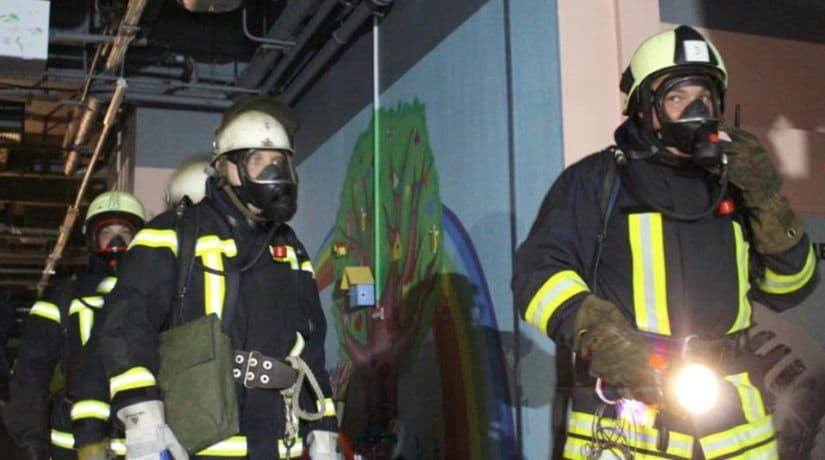 При пожаре в многоэтажном доме на улице Чернобыльской эвакуированы 11 человек