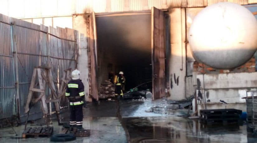 В Белой Церкви произошел пожар на территории завода, есть пострадавшие
