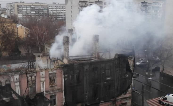 Киеврада создала комиссию для расследования причин повреждения двух исторических домов в Подольском районе