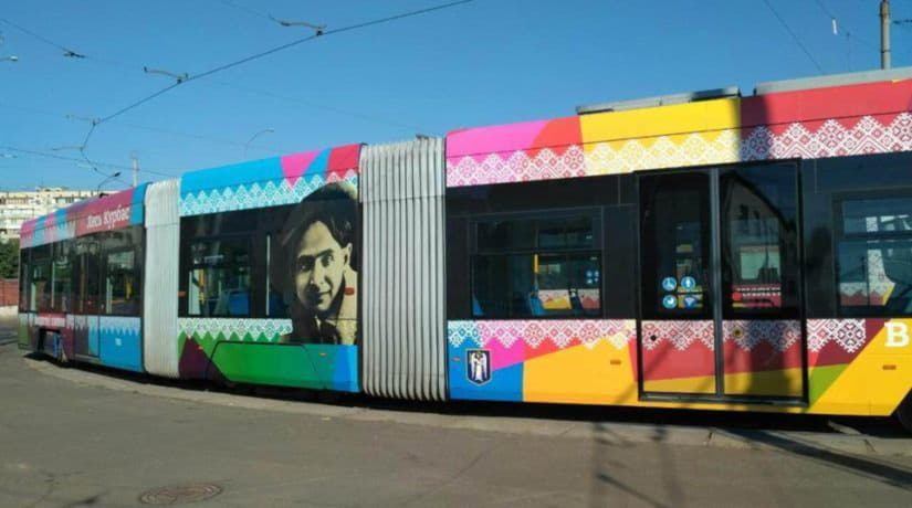 На Борщаговскую линию вышли трамваи Pesa с портретами Бориса Гмыри и Леся Курбаса