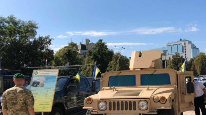 На Михайловской площади открылась выставка военной техники