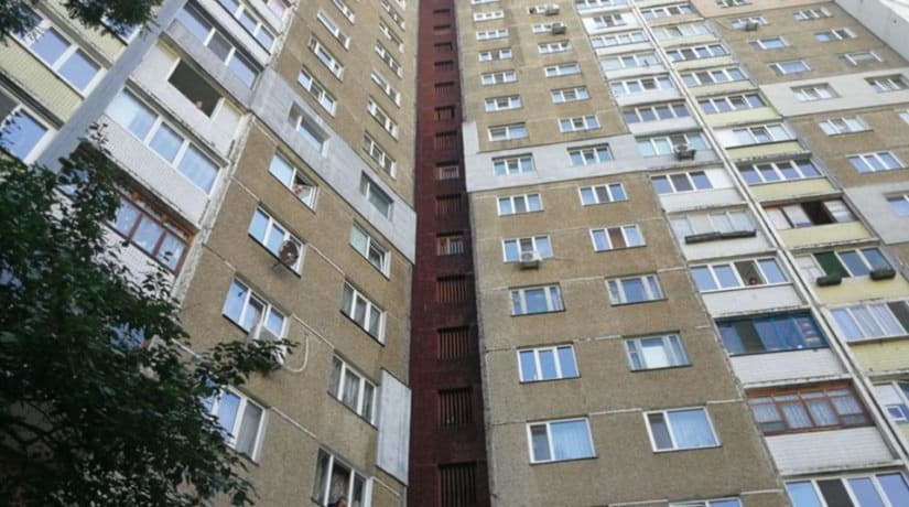 На Теремках пожарные спасли мужчину из горящей квартиры на 18-м этаже