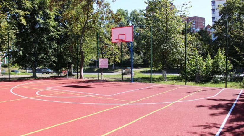 В Соломенском районе за средства общественного бюджета реконструировали баскетбольную площадку