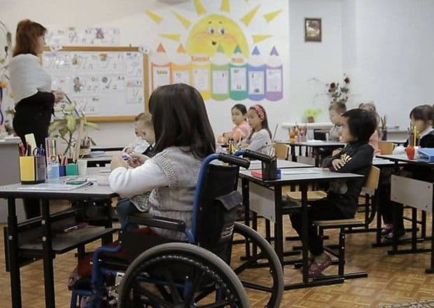 Киев выделил более 42 млн грн на обустройство пандусов и безбарьерного пространства в школах
