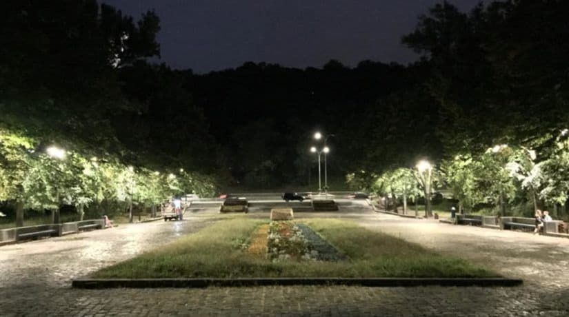 Три киевских парка переведены на LED-освещение