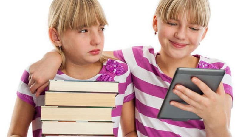 Минобразования начнет внедрять в школах электронные учебники