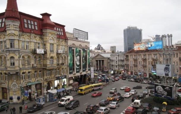 Киевляне не поддержали предложение о переименовании площади Льва Толстого