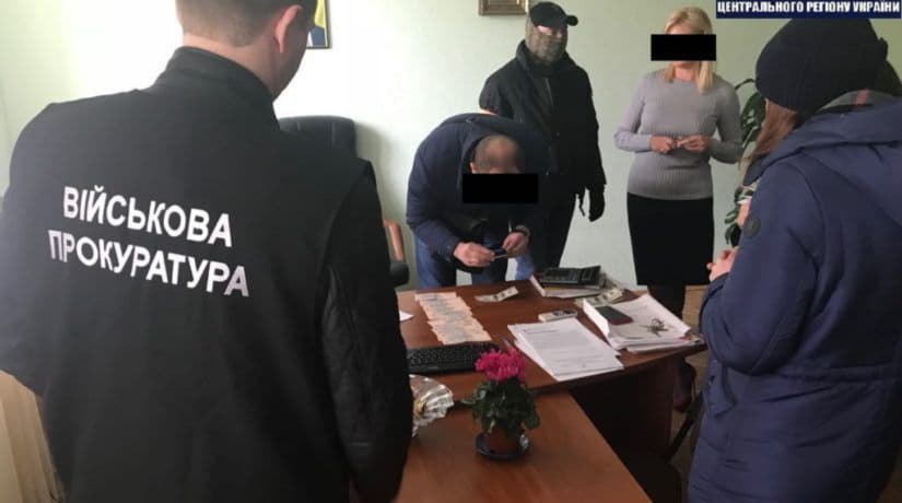 Замначальника налоговой инспекции Деснянского района разоблачена в получении взятки